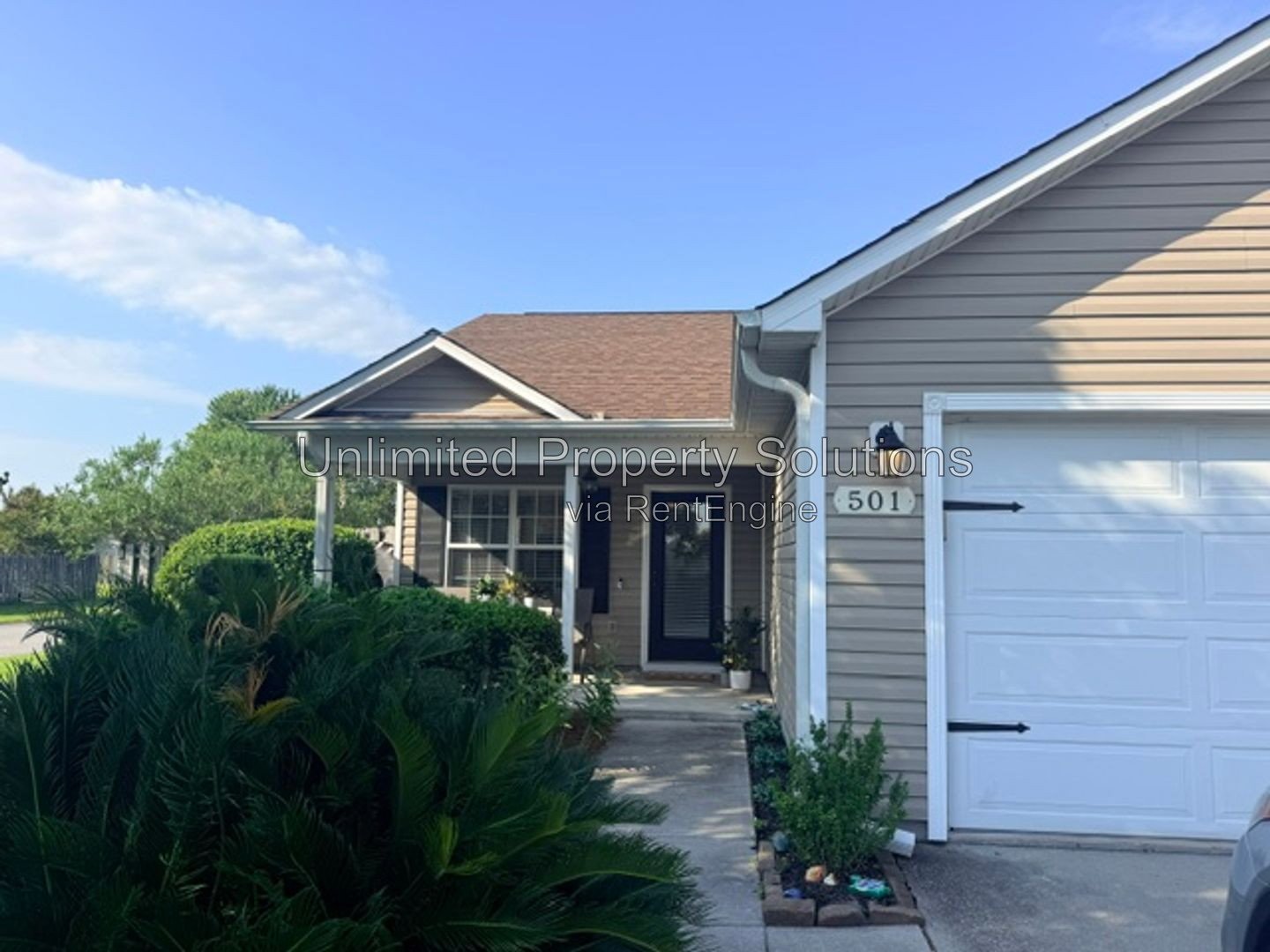 COMING SOON - PROPERTY AVAILABLE 11/24/2026 - HOLLYFIELD - 3 BEDROOM/2 BATHROOM HOME WITH GARAGE AND FENCED BACKYARD! property image